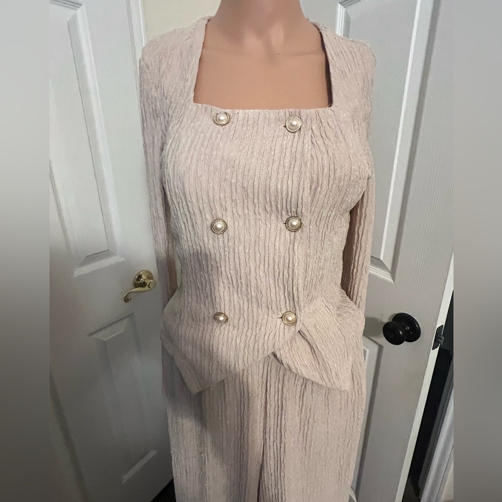 Elegant Cream Double-Breasted Suit